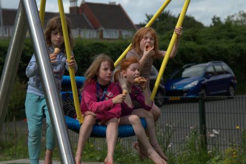 Speeltuintje Tuinbouwstraat feestelijk geopend