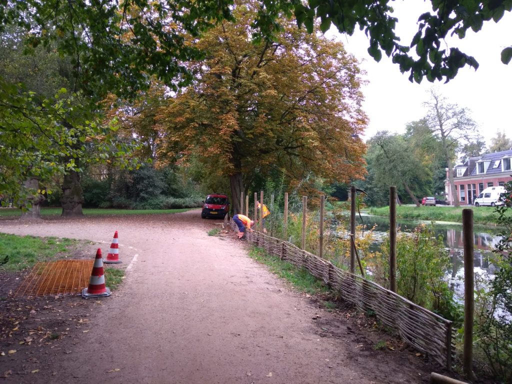 Hek tegen honden in Noorderplantsoen wordt hoger