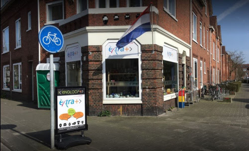 Voedselweggeefkast bij Kringloopwinkel Extra aan de Graaf Adolfstraat