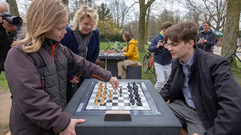 Nieuwe schaaktafels Noorderplantsoen