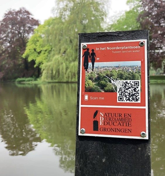 QR-codes Noorderplantsoen bekrast, beplakt en vernield