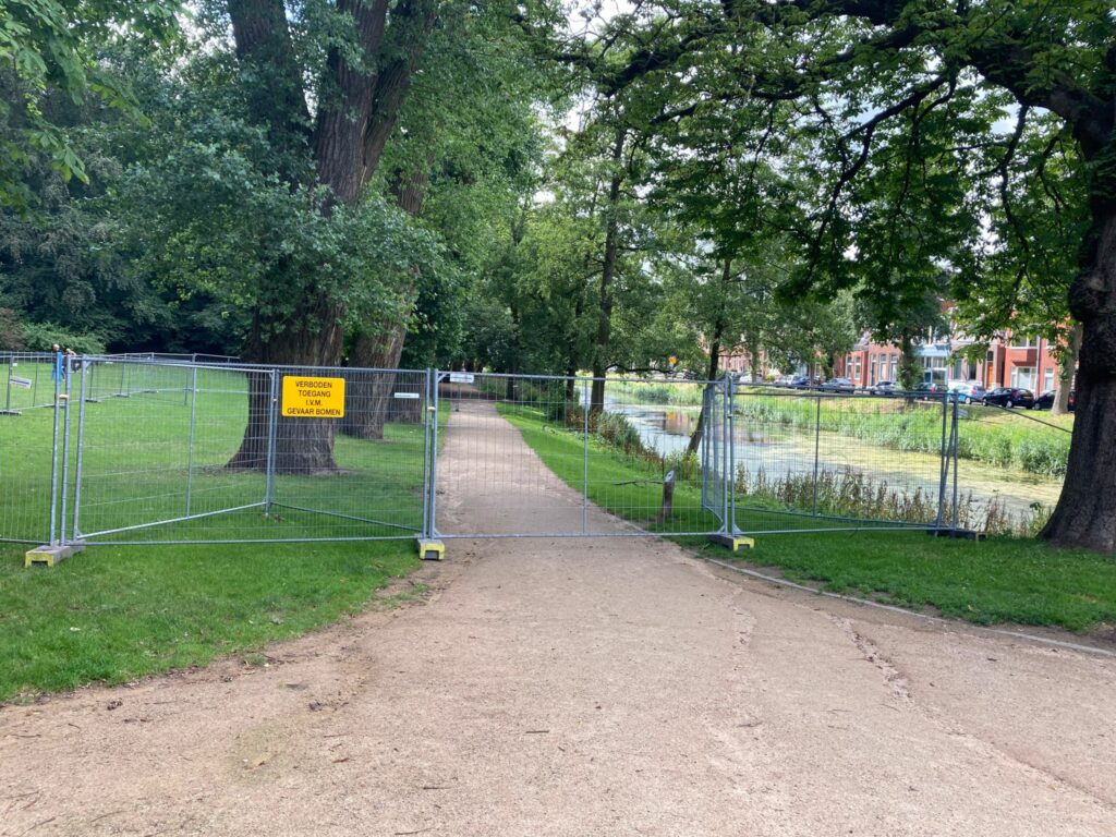 Paden afgesloten in Noorderplantsoen vanwege gevaar bomen